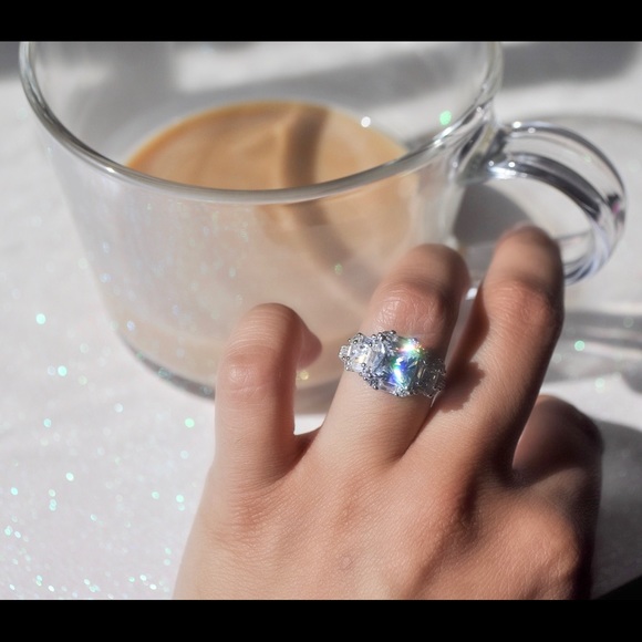 sterling silver ring with CZ - Picture 3 of 8